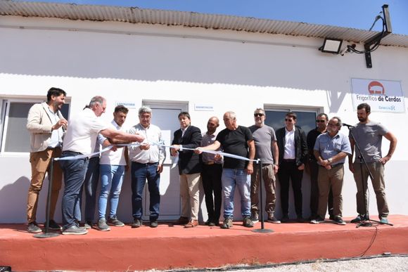 Daireaux inauguró su primer frigorífico de cerdos: "Generará puestos de trabajo", celebró el ministro Javier Rodríguez