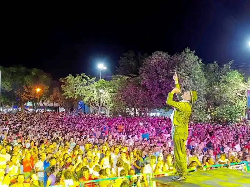 La Fiesta del Río, Mate y Tereré se desarrolló
con una multitud en el paseo ferroviario