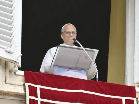 El papa León XIV reclamó a los líderes mundiales por la paz global