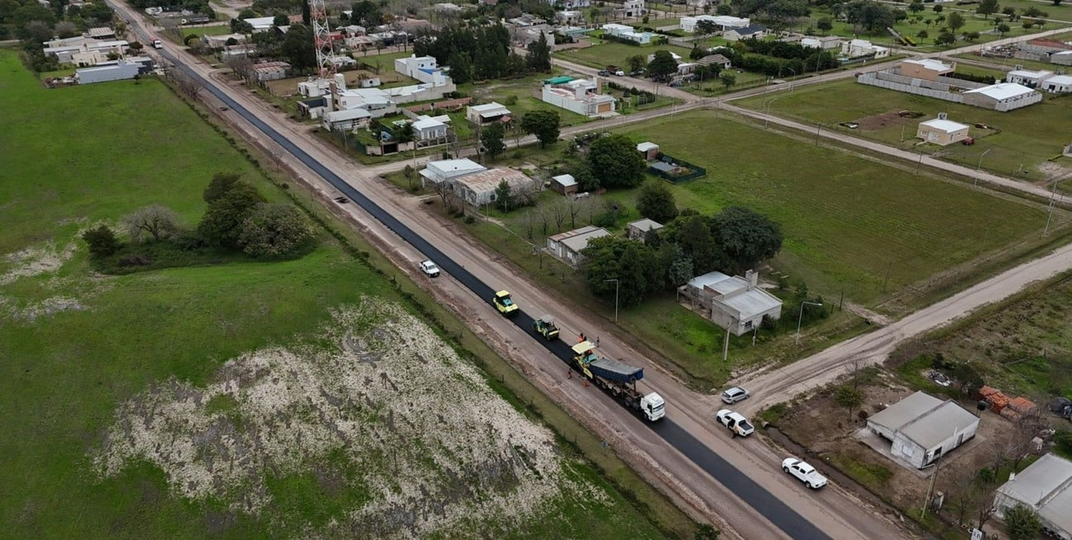 Provincia avanza con la pavimentación del acceso a Moussy