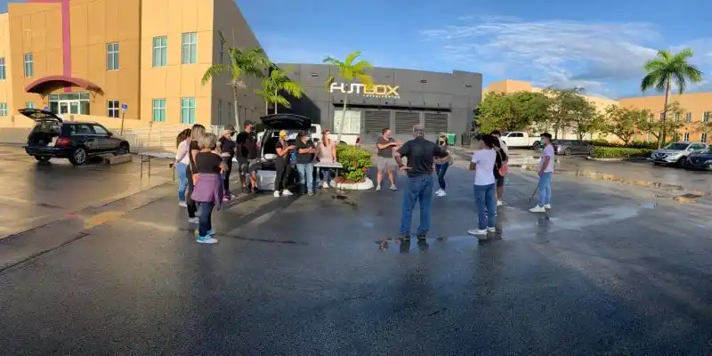 Embajada de Venezuela en EE.UU. entregó alimentos a venezolanos en Doral