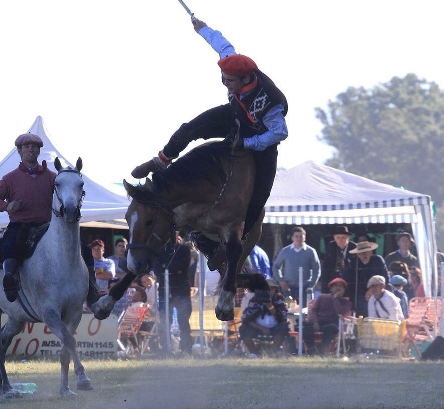 Un jinete se encuentra internado en Terapia Intensiva luego de recibir una patada del caballo que montaba