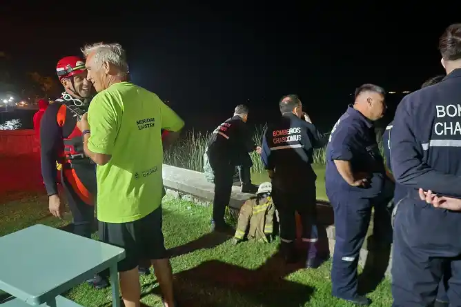 Simulacro nocturno en la laguna: Bomberos Voluntarios y Seguridad Municipal pusieron a prueba los protocolos de rescate