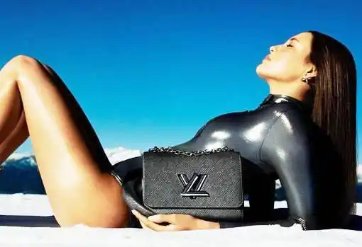 Quién es Eileen Gu, la atleta oro olímpico que acaparó las miradas de las marcas de lujo