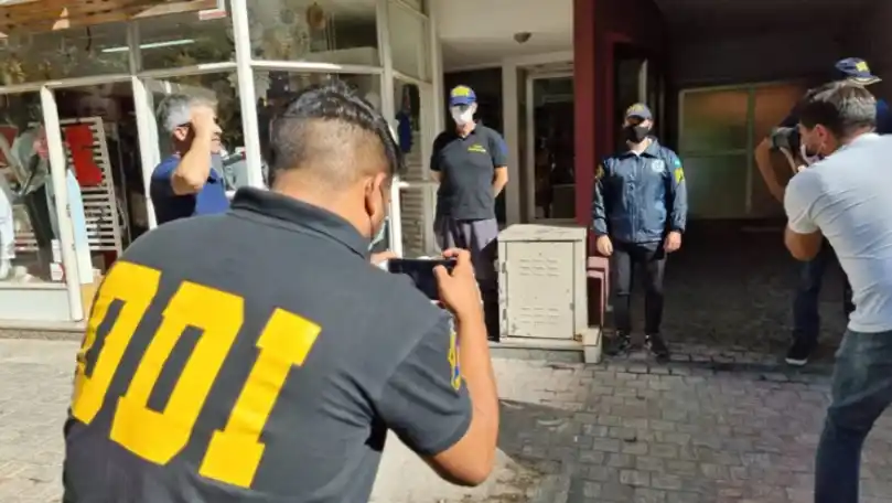 Atentados en Bahía Blanca: “País de peronchos”, salió gritando un hombre tras un allanamiento