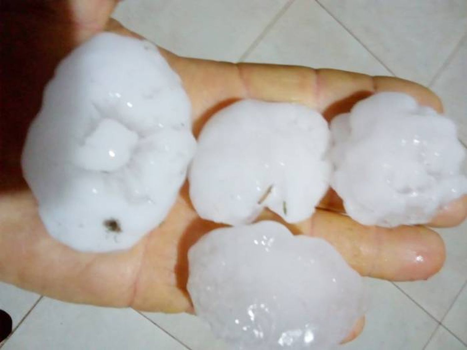 Piedras de gran tamaño  cayeron en la región