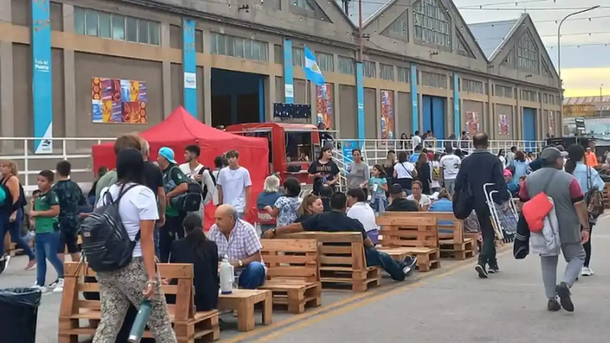 Gastronomía marítima y shows de La Delio Valdez y Luck Ra en la Fiesta del Camarón y el Langostino en Bahía Blanca