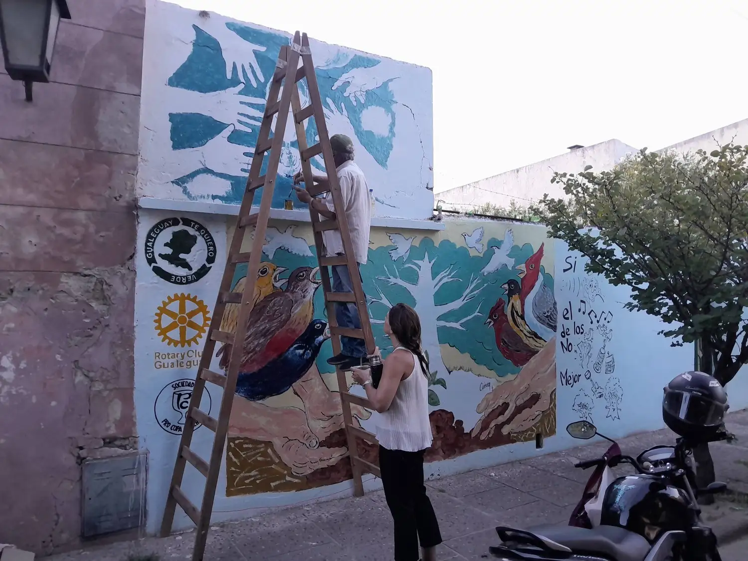 Se continúa con la plantación de árboles y creación de murales para concientizar sobre el cuidado ambiental