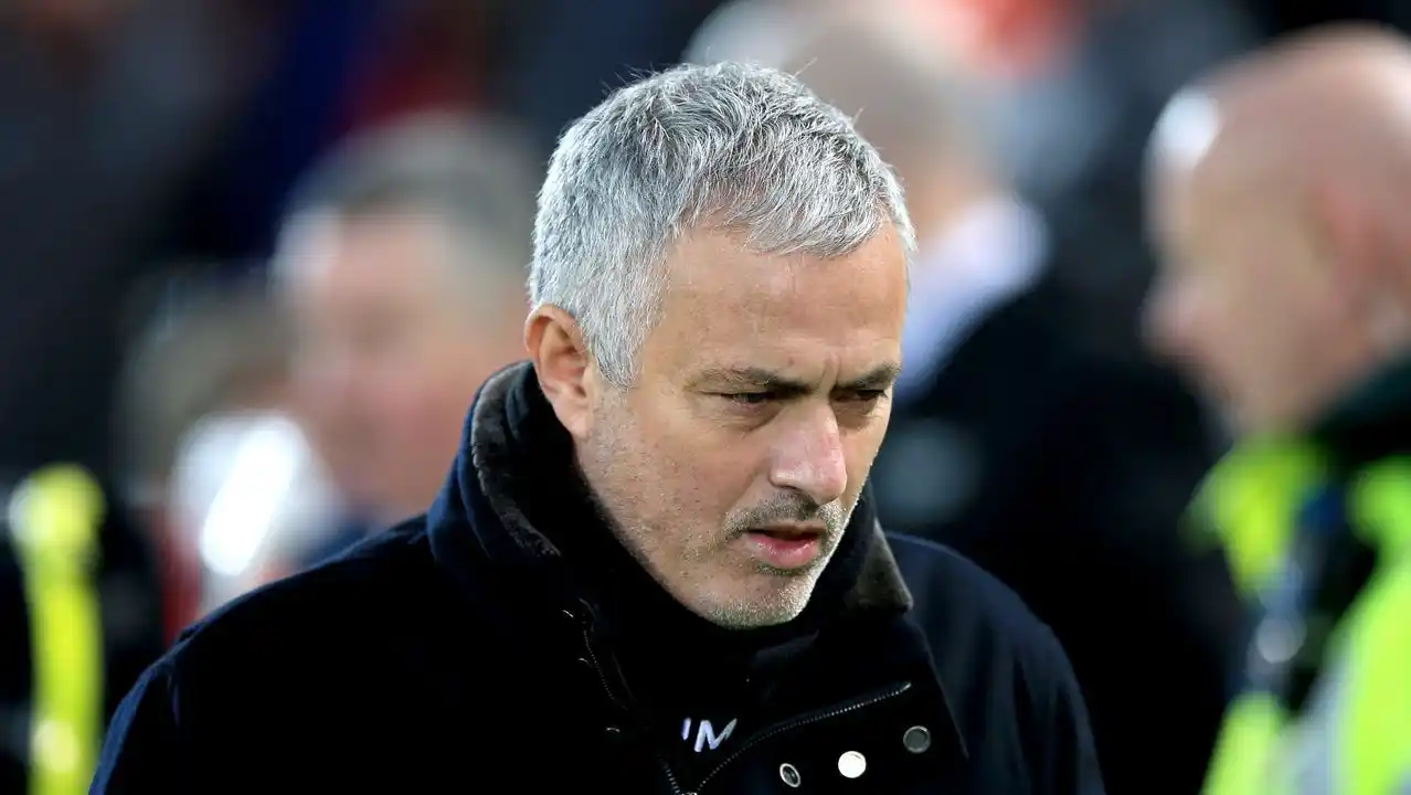 Manchester United despidió a Mourinho