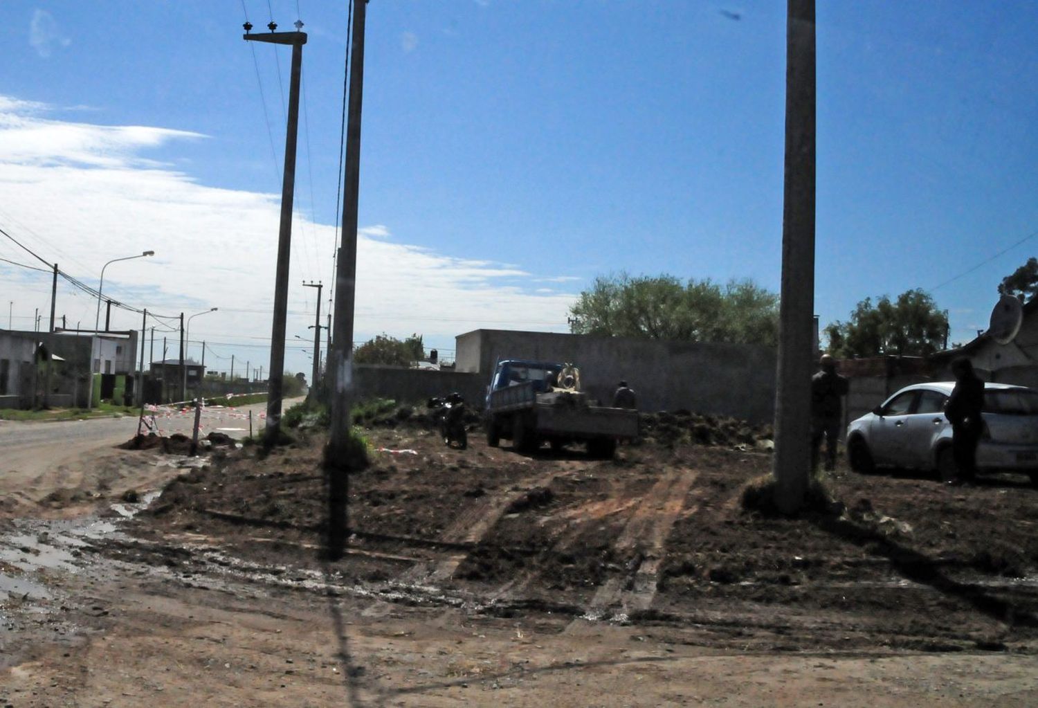Un hombre expresó su indignación porque usurparon su terreno y la Usina les bajó la luz