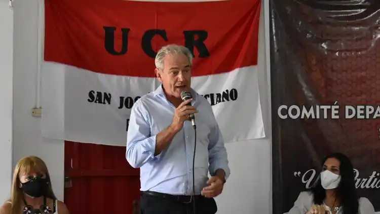 Atilio Benedetti pide que se investigue al Presidente por la foto en Olivos