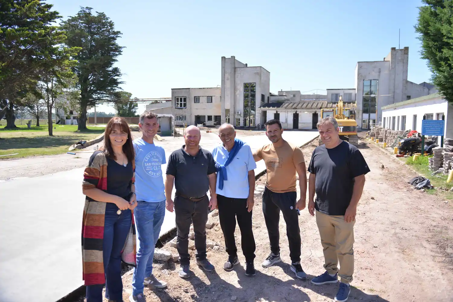 El intendente del Partido de Mar Chiquita, Walter Wischnivetzky recorrió las obras de puesta en valor para la reapertura del frigorífico de la localidad