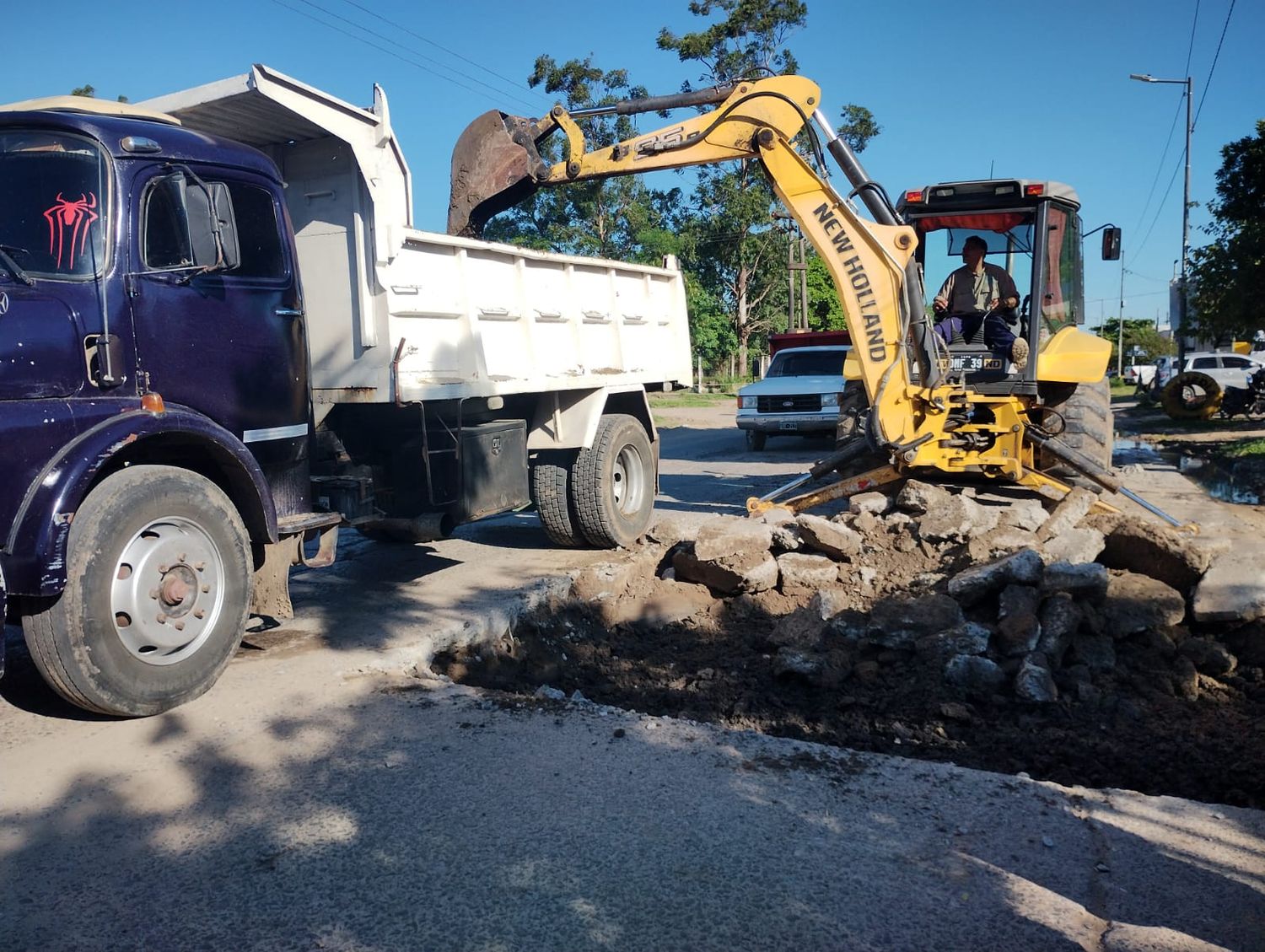 Intensifican los trabajos de bacheo en Capital