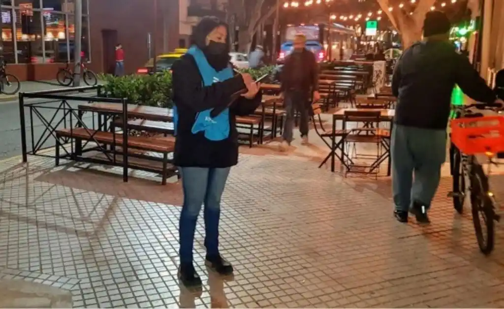 Rosario: sancionaron a 16 bares de Pichincha y Pellegrini por incumplir el protocolo