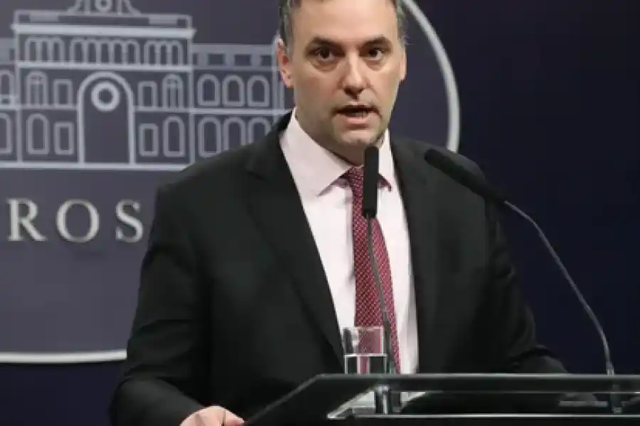 Adorni fue crítico con los dichos de Villarruel por Francia y tomó distancia