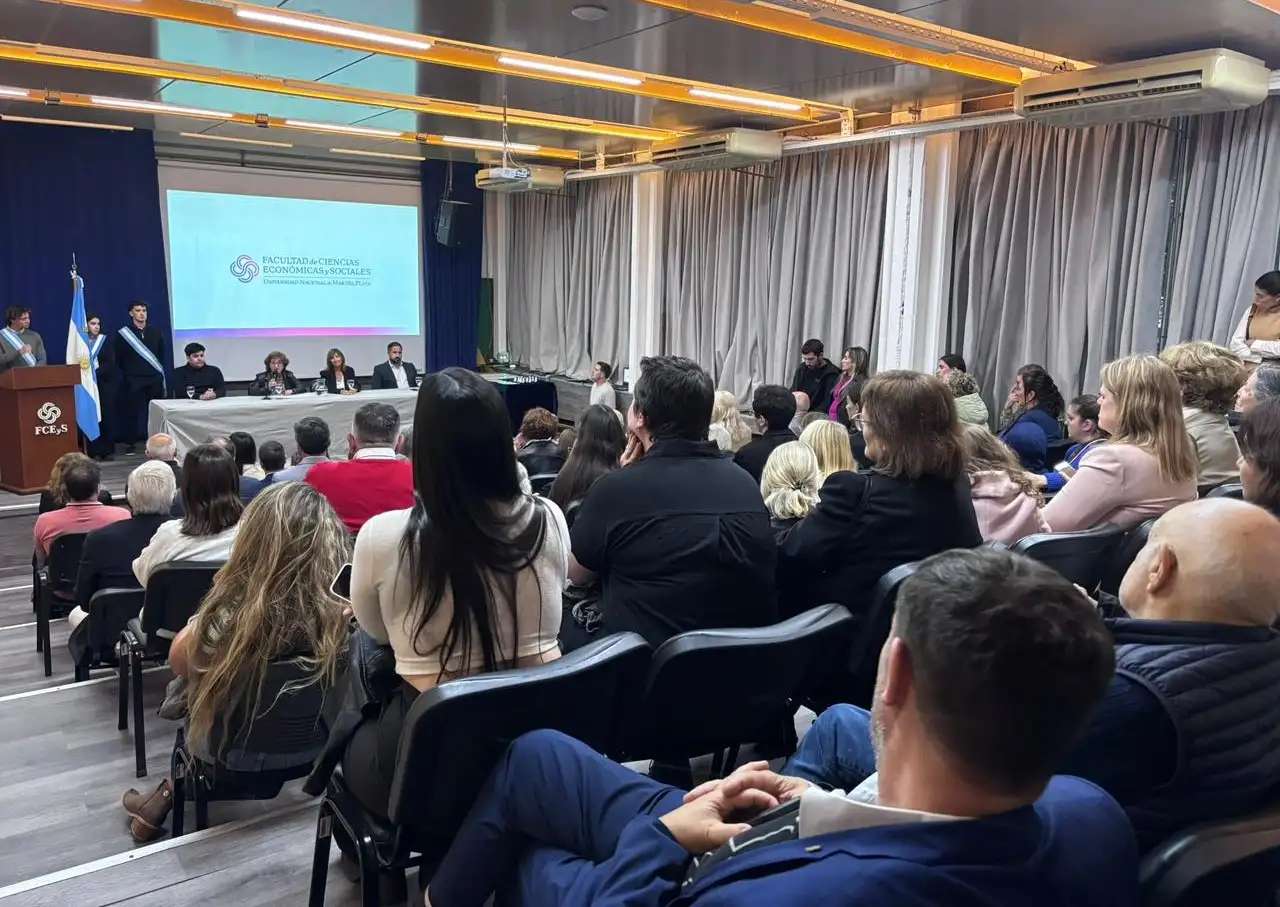 Durante el acto se distinguió a docentes con 25 años de trayectoria ininterrumpida, a profesores y nodocentes.