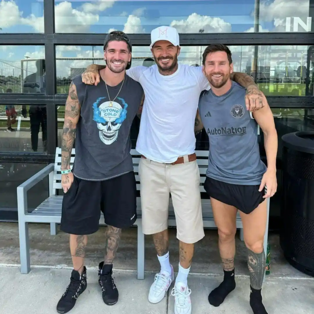 David Beckham junto a Lionel Messi y Rodrigo de Paul