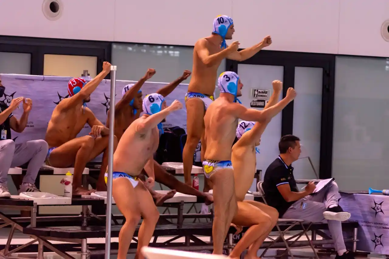 Con más trabajo, Argentina venció a Colombia y sigue invicto