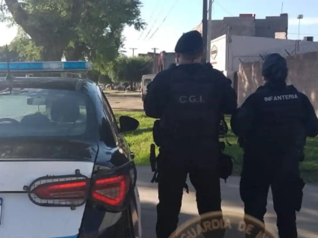 Gracias a una rápida intervención policial salvaron a una mujer que encontraron inconsciente en su casa