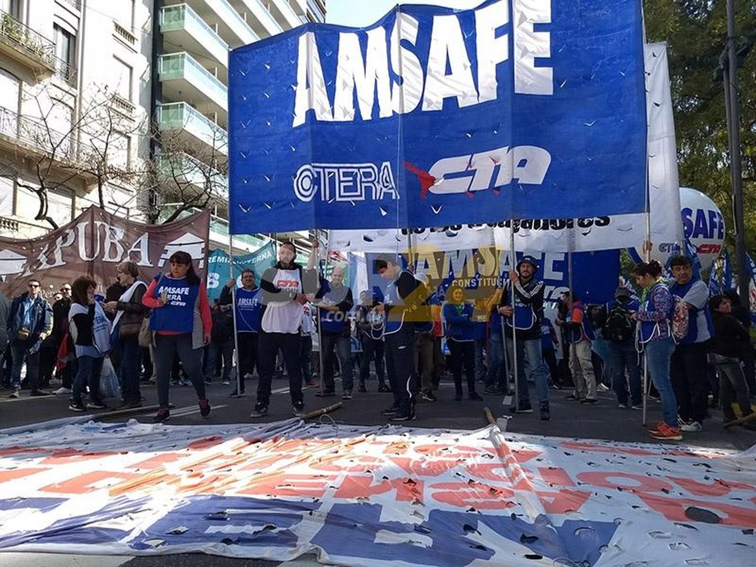 Contraste provincial: Santa Fe estrena más tiempo en el aula con sus docentes en las calles