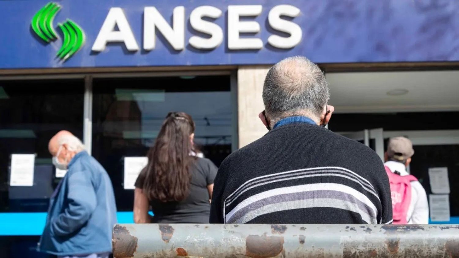 Anses: el Gobierno oficializó el pago del bono de $70.000 para jubilados