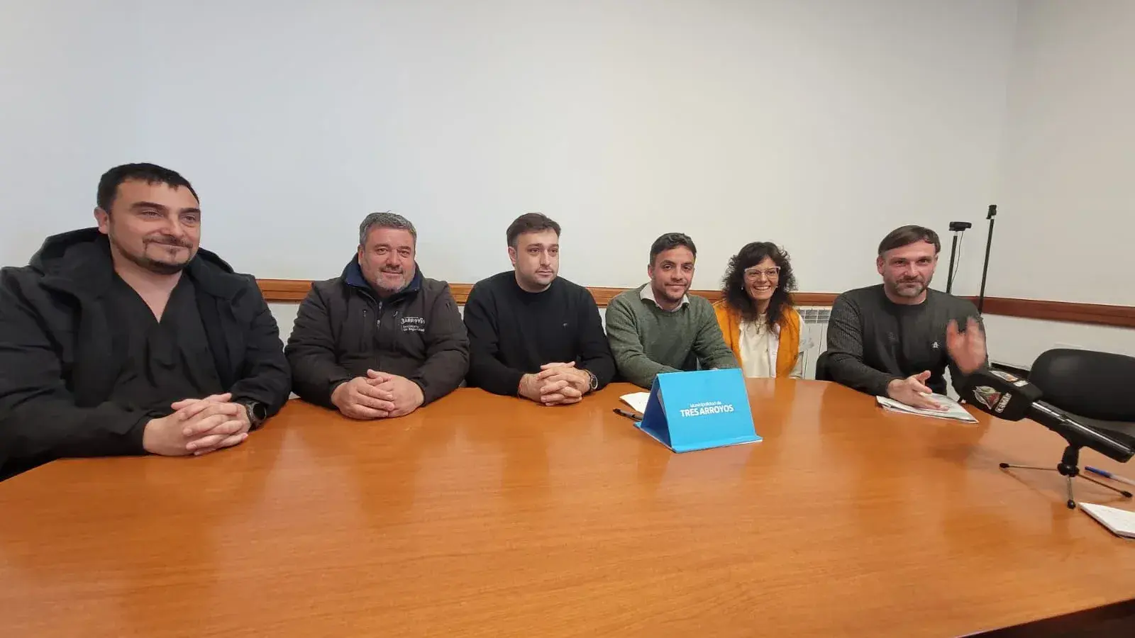 Juan Serna, Martín Lagarrea, Bruno Chiquette, Julián Tornini, Luciana Catannio y Mauro Daddario.