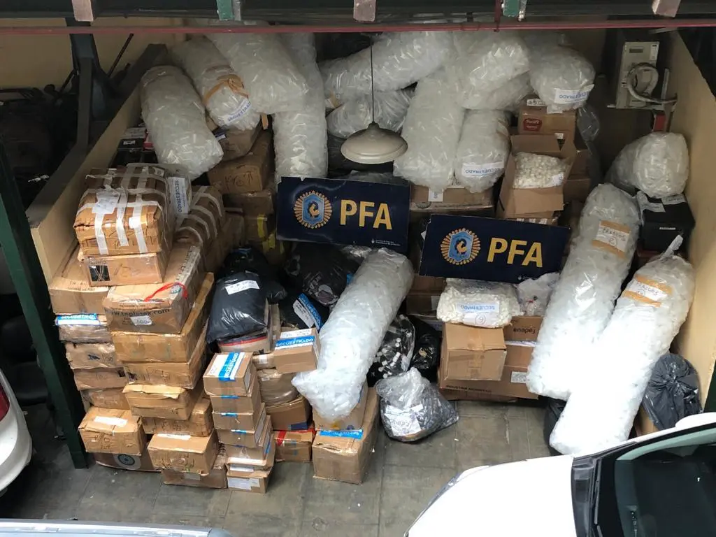 Cayó una banda que vendía alcohol en gel y productos sanitarios apócrifos en la Zona Norte del Conurbano