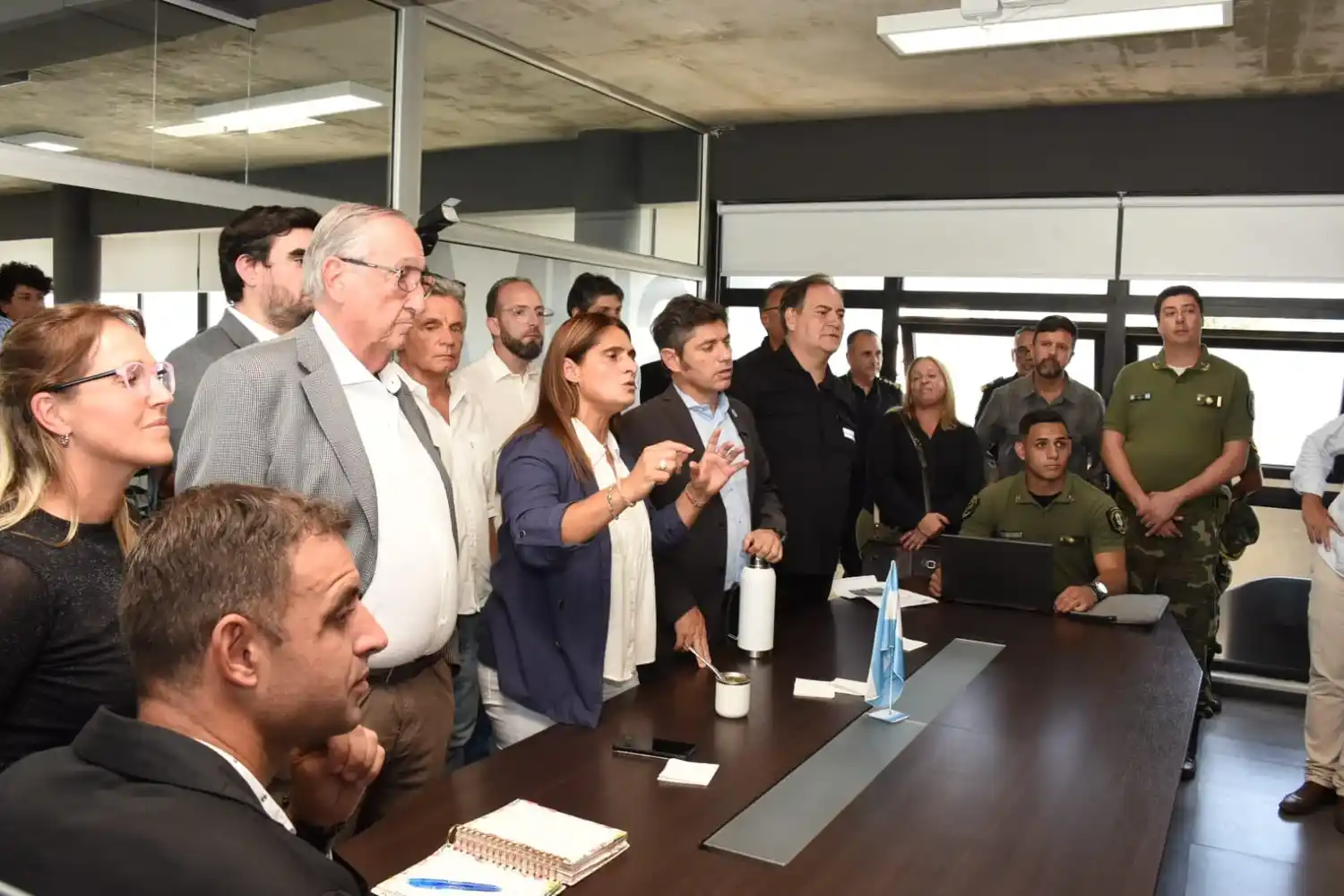 El edificio de Protección Ciudadana fue la primera parada del gobernador Kicillof en la ciudad.