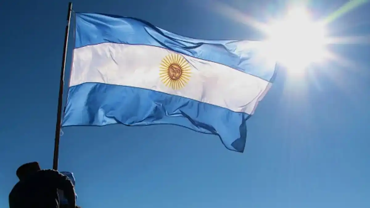 Hace 212 años se izaba por primera vez la bandera Argentina