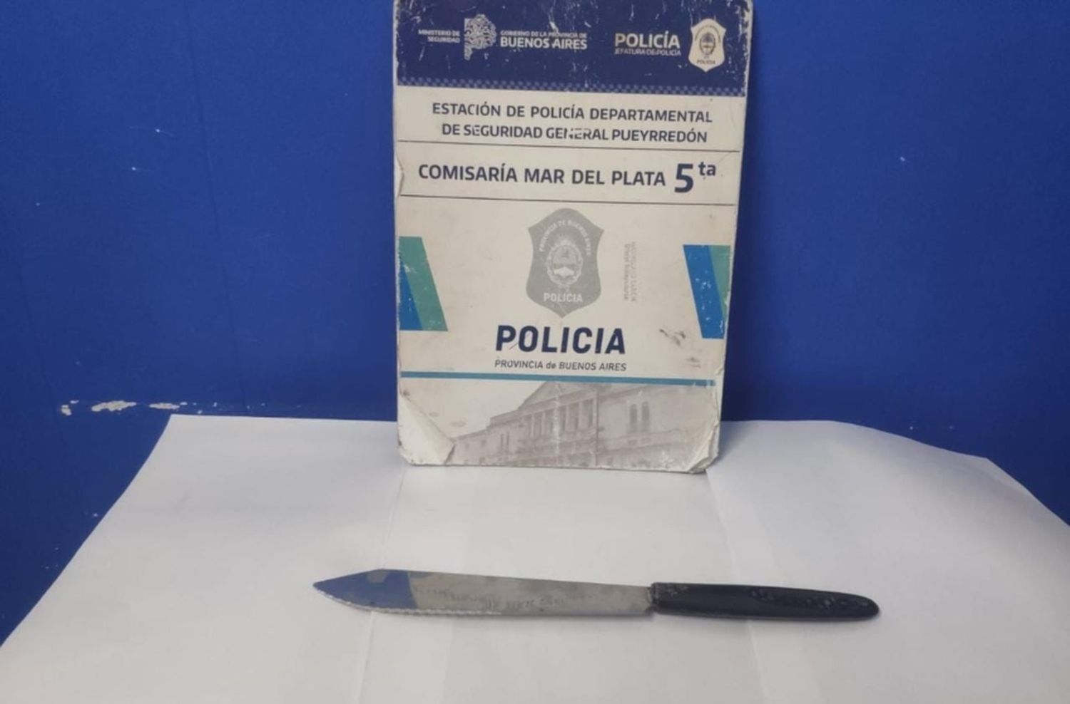 Mujer amenazó a su ex pareja con un cuchillo y quedó detenida