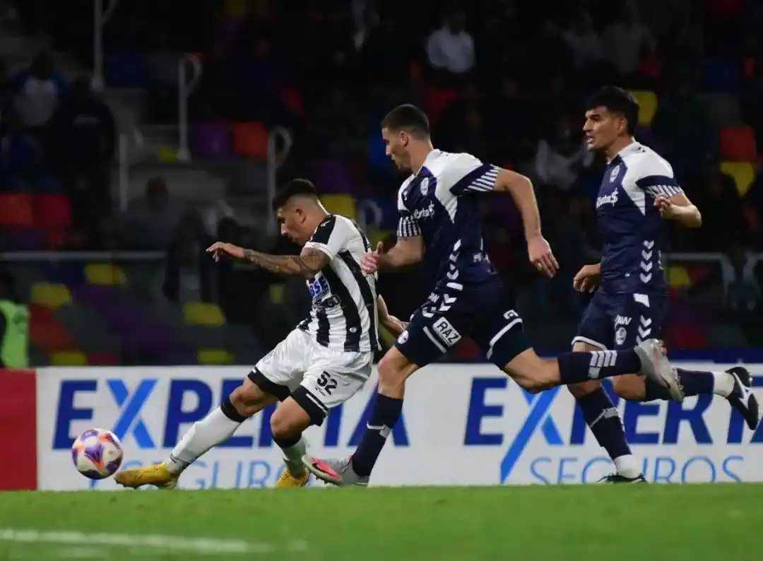 Gimnasia falló en Santiago y la punta es tucumana