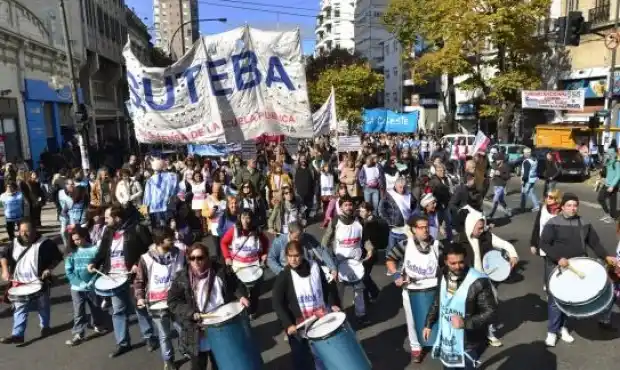 Docentes bonaerenses realizan acto en Educación