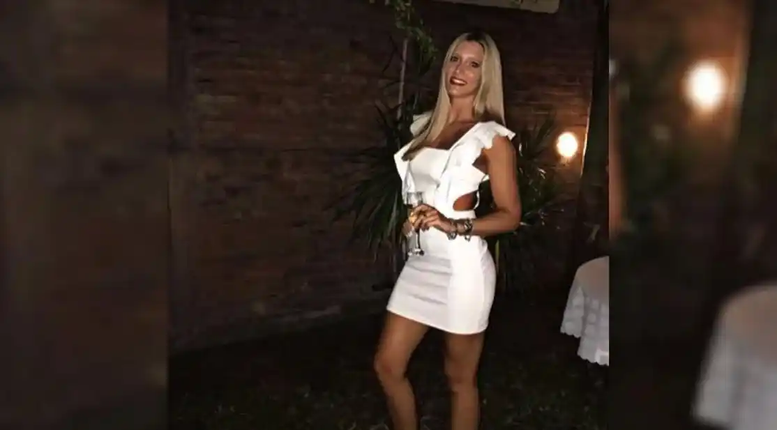 Desesperada búsqueda de la joven que fue arrastrada con su auto a un arroyo