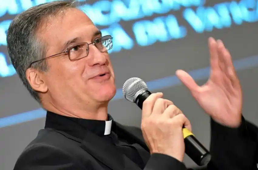 Renunció el jefe de comunicaciones del Papa Francisco en el Vaticano