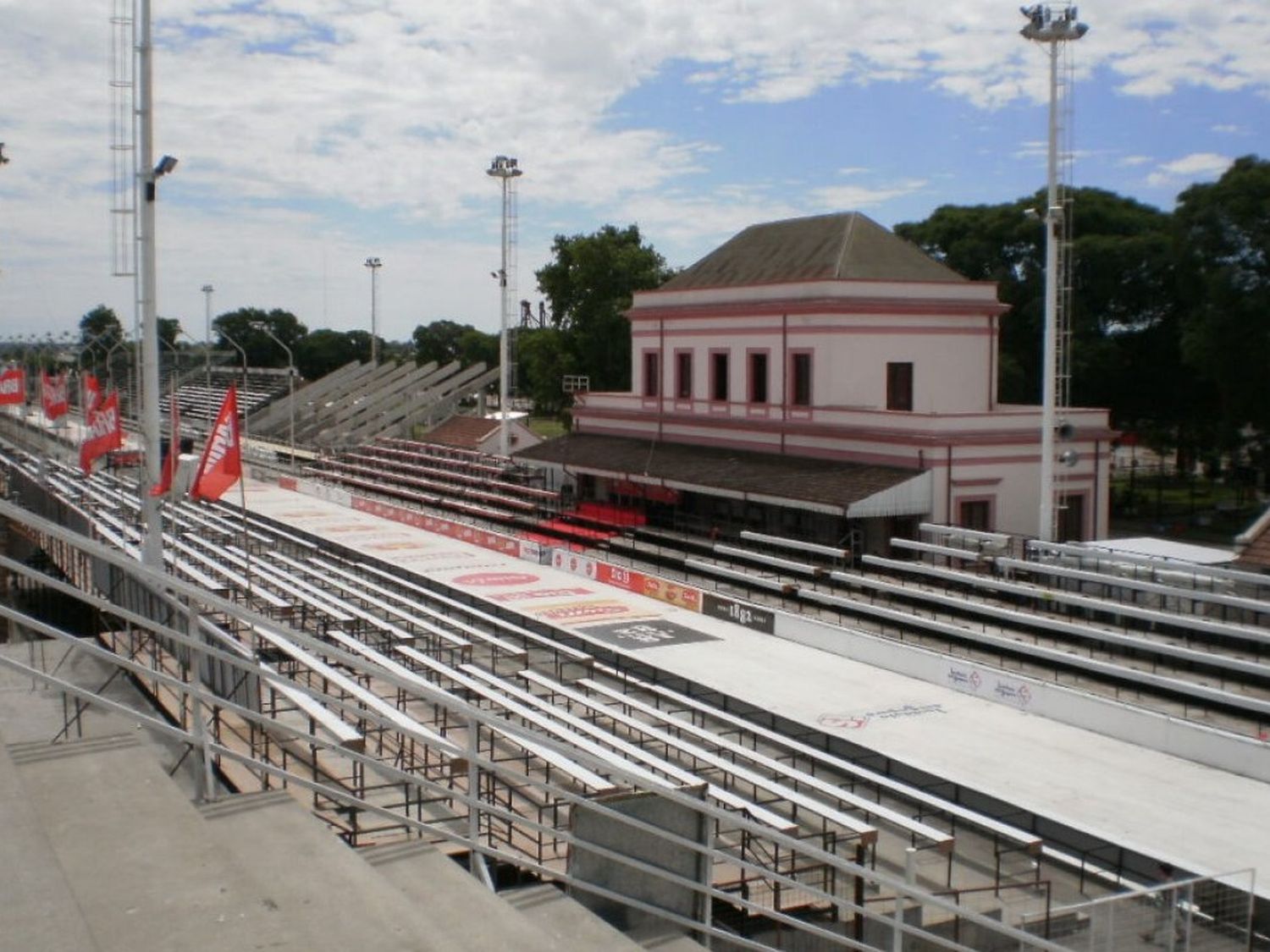 Más de 40 feriantes se inscribieron para vender productos fuera del corsódromo