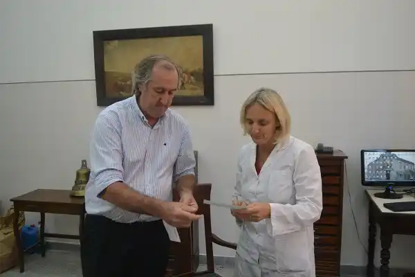 Entregaron un aporte de 500 mil pesos para abonar la obra de la Escuela Rawson  