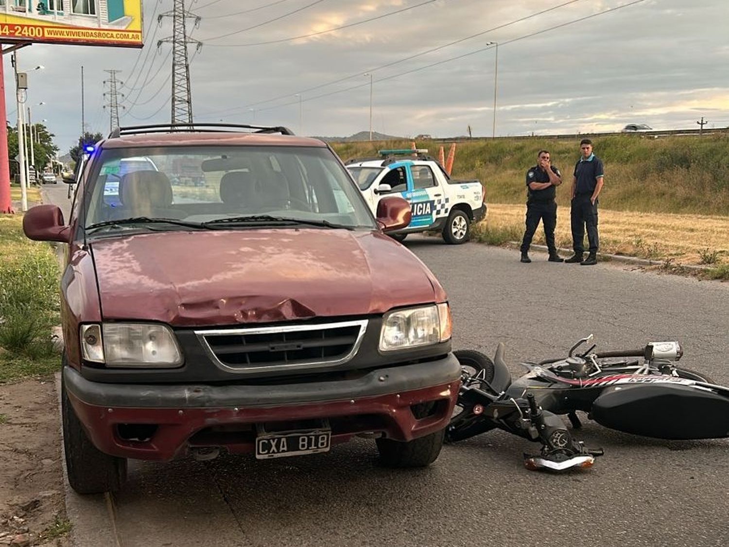 La camioneta Blazer DLX, dominio CCA-818, se encontraba desocupada y estacionada a un costado de la colectora.