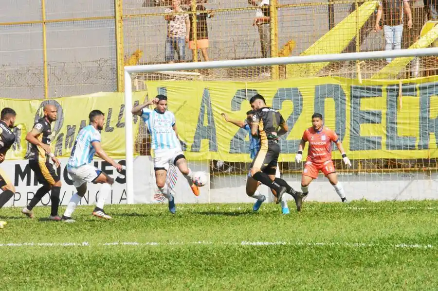 La academia sigue firme en la cima