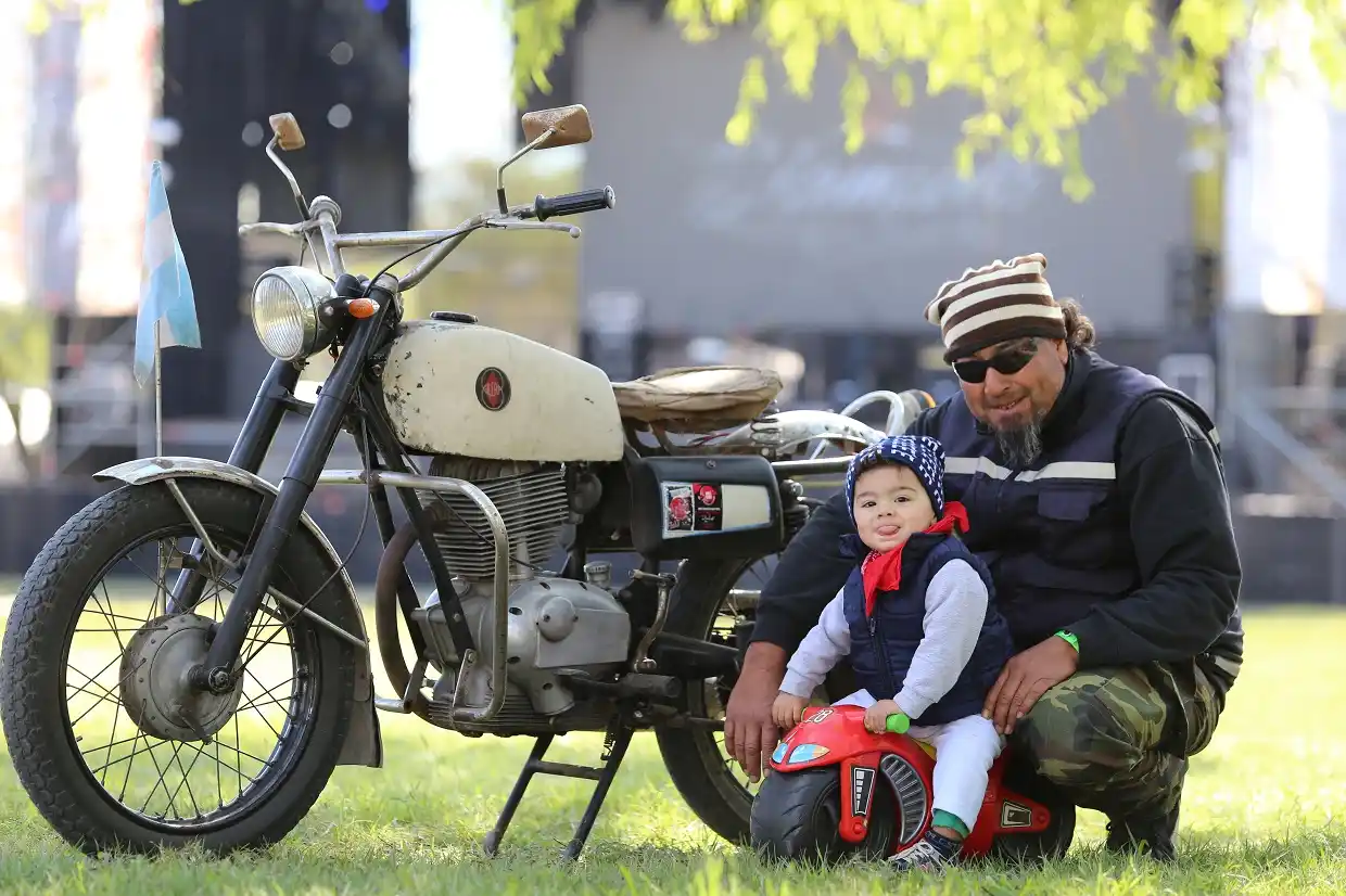Continúan llegando los motociclistas al predio del Motoencuentro