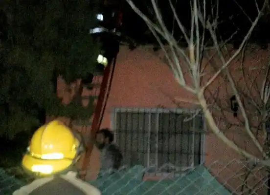 Se prendió fuego parte de una casa en Urquiza al Oeste 