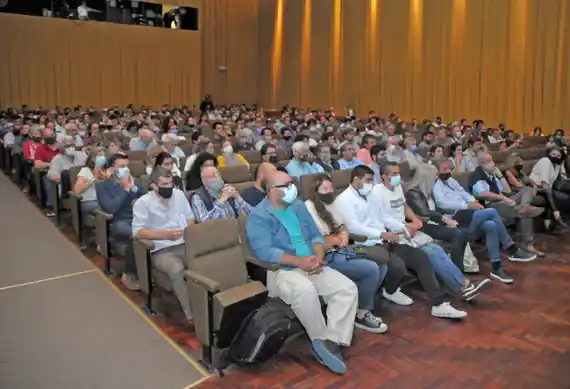Voces a favor y en contra se sumaron al debate del proyecto que regula el uso de agroquímicos