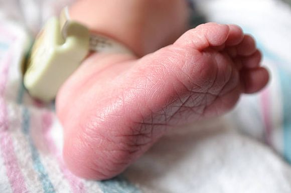 Bebé salva vida de niña donando su CORAZÓN
