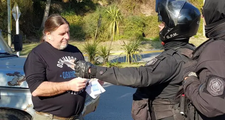 Bichos Negros: Interceptaron a “Pocho” Giuliani para identificar una camioneta municipal en la costanera