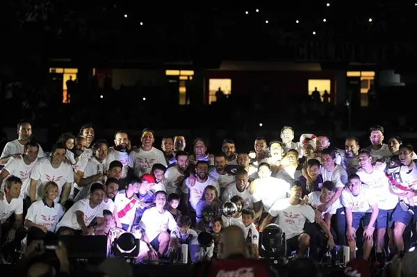 River volvió al país y festejó con su gente el título en la Libertadores