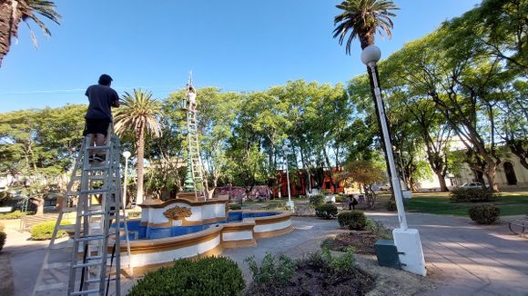Están en marcha los preparativos para encender la Navidad en plaza Constitución