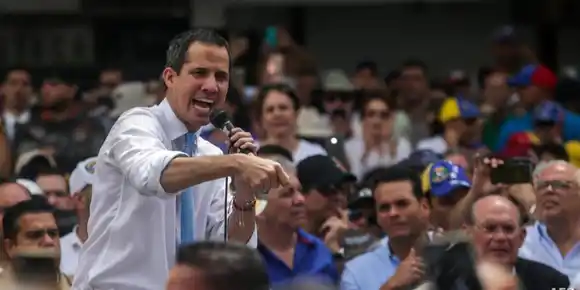 EFE: Parlamento alarga su período y reconocimiento a Guaidó por un año