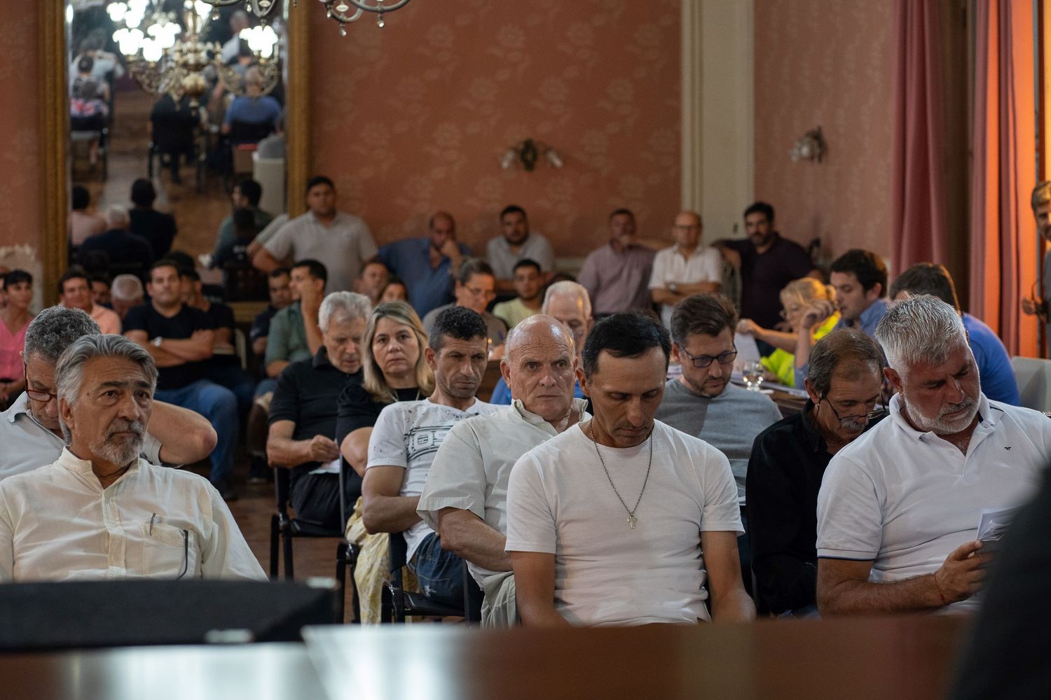 Mayores Contribuyentes tratan el aumento de tasas el jueves