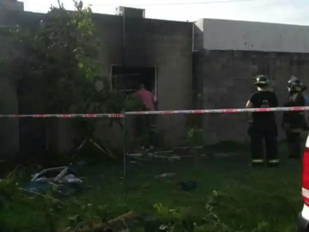 Dos personas fallecidas tras un incendio en barrio Las Flores II