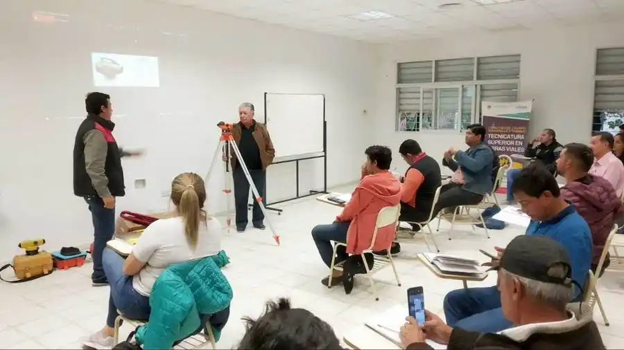 Se iniciaron los cursos de Auxiliar 
Laboratorista Vial y Auxiliar en Topografía