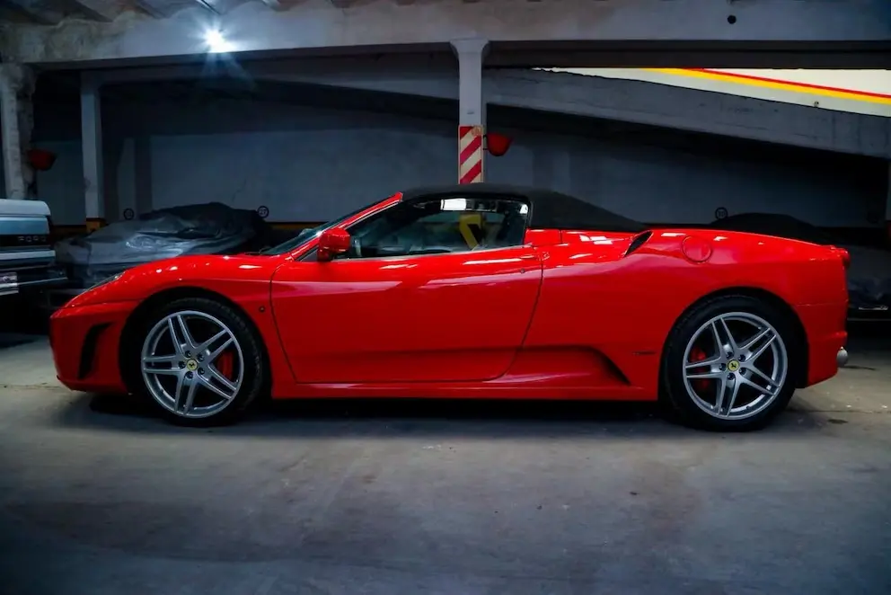 Subastará una Ferrari F430 “inmaculada” que fue incautada al narcotráfico: ¿cuánto sale?